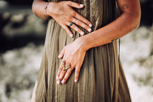 Load image into Gallery viewer, Ring Fairy Daisy Flower