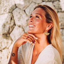 Load image into Gallery viewer, Ring Antique Red Coral