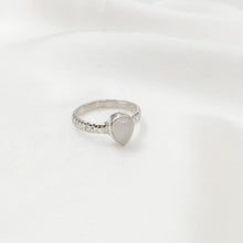 Load image into Gallery viewer, Ring Drop Rose Quartz