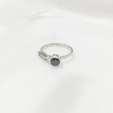Load image into Gallery viewer, Ring Forest Leaf Zircon