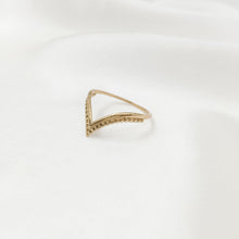 Load image into Gallery viewer, Ring India Pointy Dots