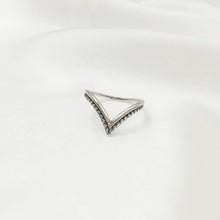 Load image into Gallery viewer, Ring India Pointy Dots