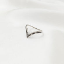 Load image into Gallery viewer, Ring India Pointy Dots