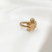 Load image into Gallery viewer, Ring Tropical Monstera