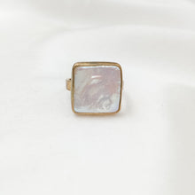Load image into Gallery viewer, Ring Pearl Out of the Box