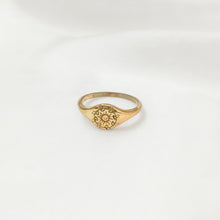 Load image into Gallery viewer, Ring Small Signet Sun