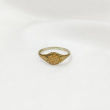 Load image into Gallery viewer, Ring Small Signet Moon