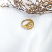 Load image into Gallery viewer, Ring Big Signet Star Zircon