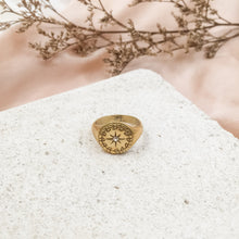 Load image into Gallery viewer, Ring Big Signet Star Zircon