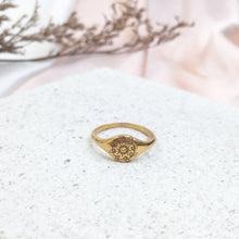 Load image into Gallery viewer, Ring Small Signet Sun