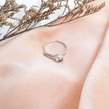 Load image into Gallery viewer, Ring Forest Leaf Zircon