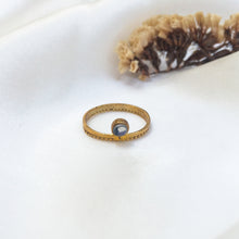 Load image into Gallery viewer, Ring India Bindi Labradorite Dot