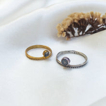 Load image into Gallery viewer, Ring India Bindi Labradorite Dot