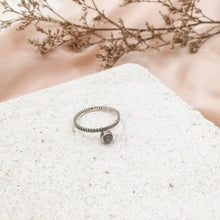 Load image into Gallery viewer, Ring India Bindi Labradorite Dot