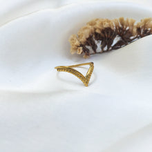 Load image into Gallery viewer, Ring India Pointy Dots