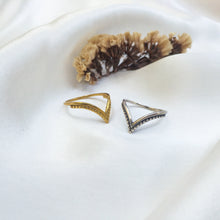 Load image into Gallery viewer, Ring India Pointy Dots