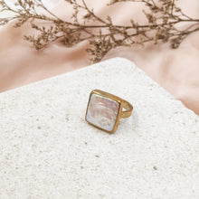Load image into Gallery viewer, Ring Pearl Out of the Box