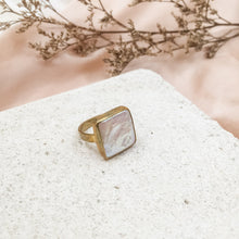 Load image into Gallery viewer, Ring Pearl Out of the Box