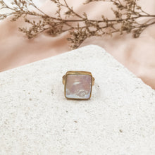 Load image into Gallery viewer, Ring Pearl Out of the Box