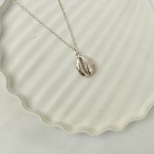 Load image into Gallery viewer, Necklace Shell Small