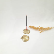 Load image into Gallery viewer, Brass Incense Holder Shell Mutiara
