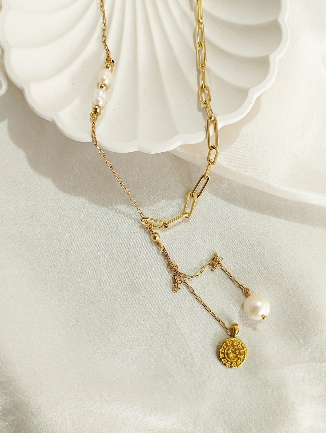 Necklace Signet Small Moon Pearl