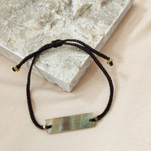 Load image into Gallery viewer, Bracelet Braid Mother of Pearl Line
