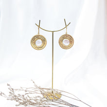 Load image into Gallery viewer, Earring Cleopatra Pearl Round Dots
