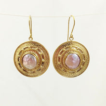 Load image into Gallery viewer, Earring Cleopatra Pearl Round Dots
