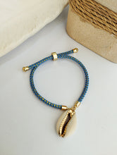 Load image into Gallery viewer, Bracelet Spiral Gold with Charm
