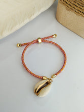 Load image into Gallery viewer, Bracelet Spiral Gold with Charm
