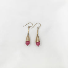 Load image into Gallery viewer, Earring Trumpet Gemstone
