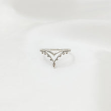 Load image into Gallery viewer, Ring India Pointy Tiara
