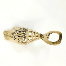 Load image into Gallery viewer, Bottle Opener Antique Carving Snail

