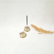 Load image into Gallery viewer, Brass Incense Holder Shell Mutiara
