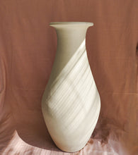 Load image into Gallery viewer, Lombok Vase Minimalist
